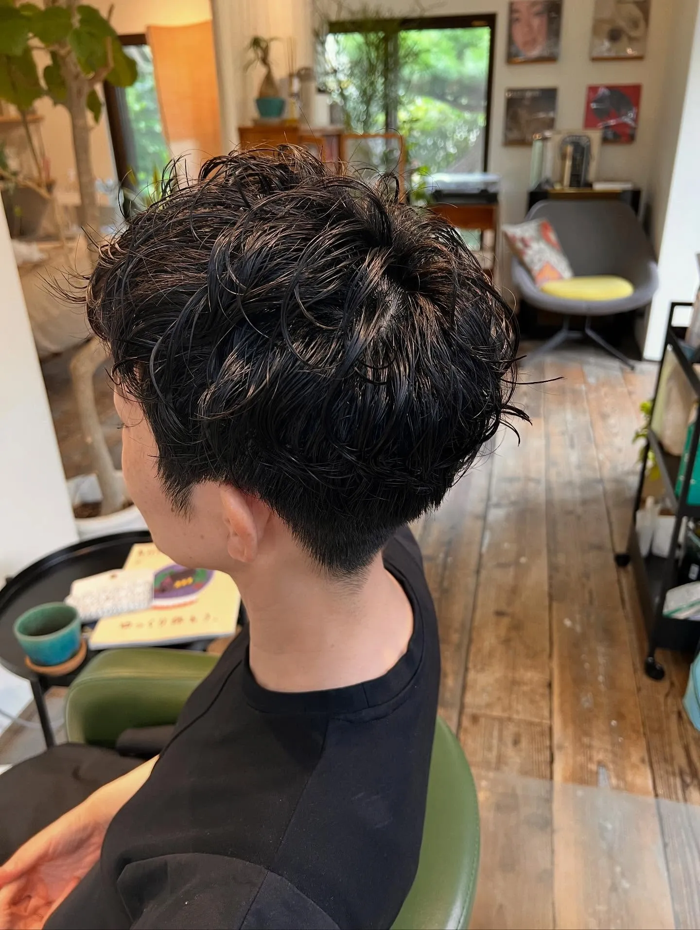 大人の女性のショートヘアのパーマスタイル🫧
